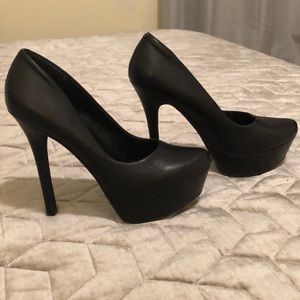 Jessica Simpson stiletto pumps